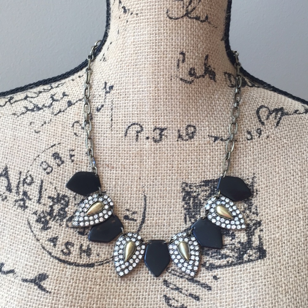 Necklace and earring set